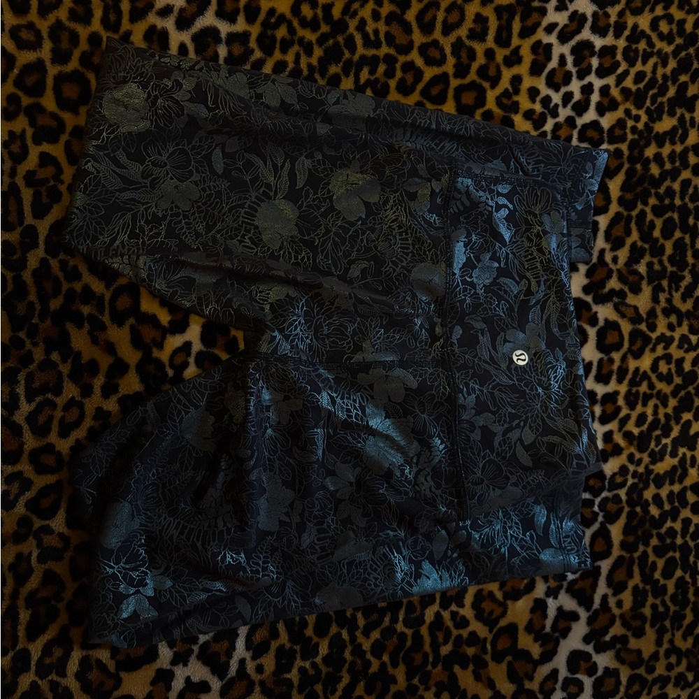 Lululemon Athletica Black and shiny floral pattern leggings